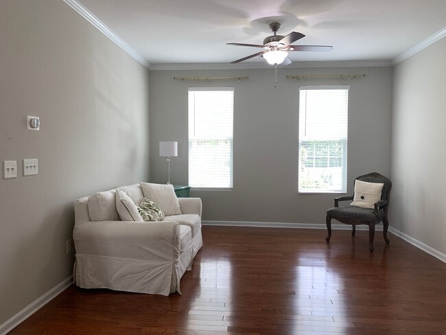 Building Photo - Perfectly Located 2 Bedroom Suite Townhome...