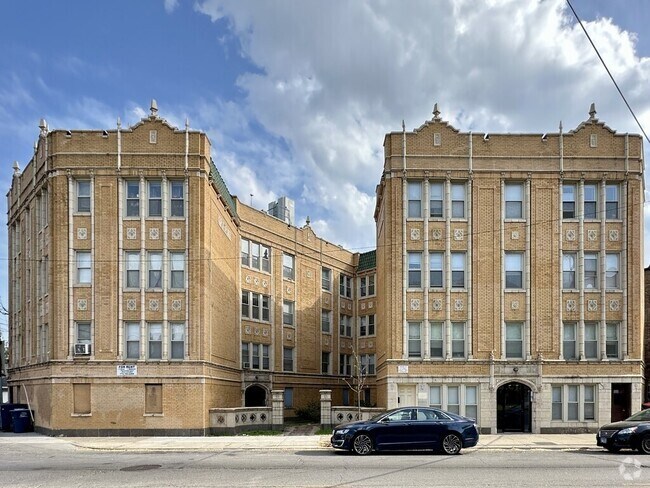 Building Photo - 4265 W Addison St