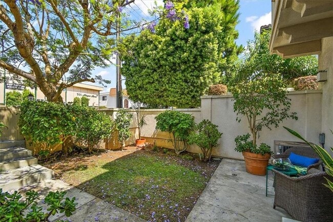 Foto del edificio - 3 Bedroom + Bonus Room End Unit Townhome