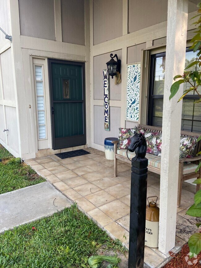 Eastwood Of Wellington Apartments for Rent with Hardwood Floors