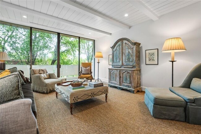 Building Photo - 2575 Peachtree Rd