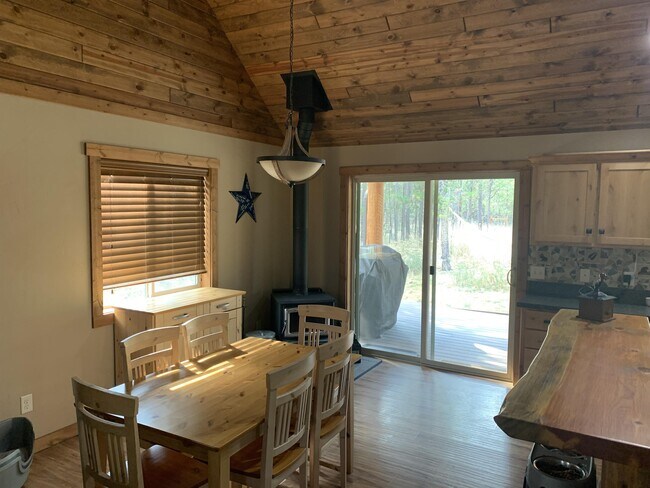 Building Photo - 757 Griz Ln