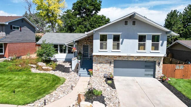 Building Photo - CHARMING 4BED/4BATH SPLIT-LEVEL HOME IN HA...