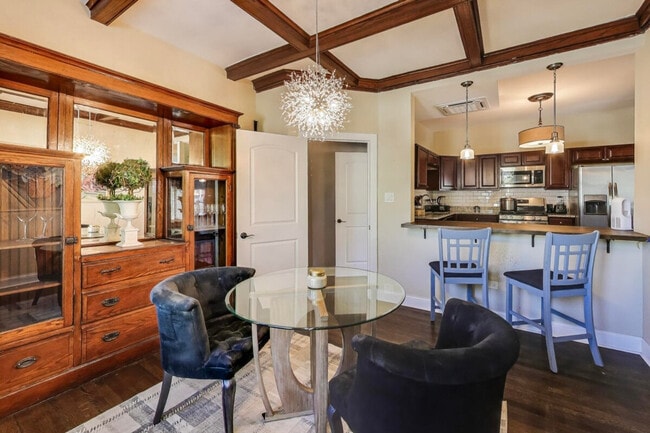 Foto del edificio - 1506 W Thome Ave