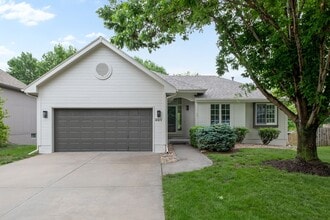 Building Photo - 301 Castle Pine Dr