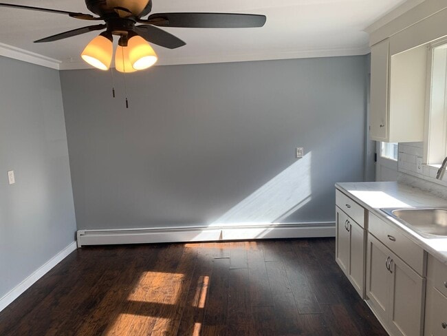 Building Photo - Newly Updated 2 Bedroom Townhouse - Availa...