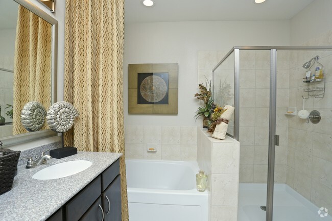 Baño - North Post Oak Lofts