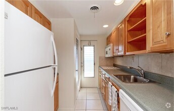 Building Photo - 2064 Alamanda Dr