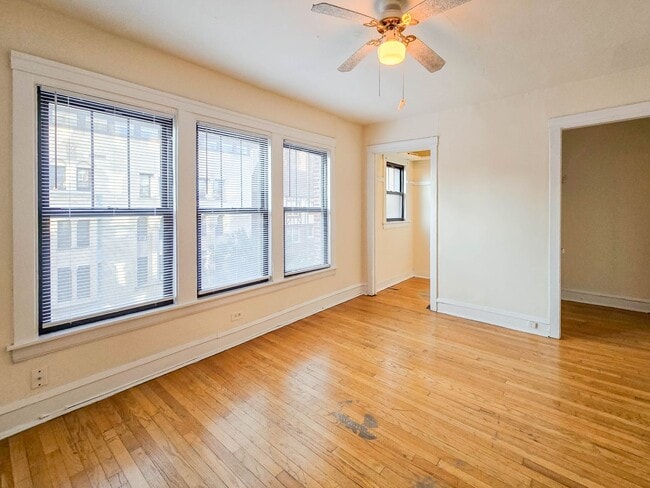 Building Photo - 600 W Stratford Pl