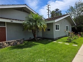 Building Photo - 2156 Valentine Pl