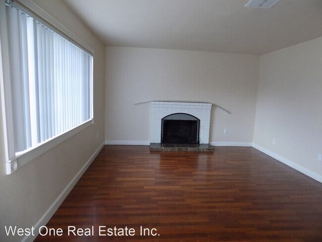 Building Photo - 4 br, 2.5 bath House - 2710 Colony Dr