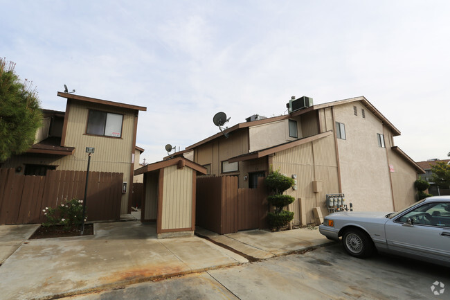 Building Photo - Parker Townhomes