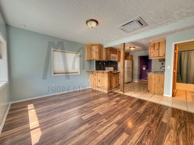 Foto del edificio - Spacious Dwight Merkel Home