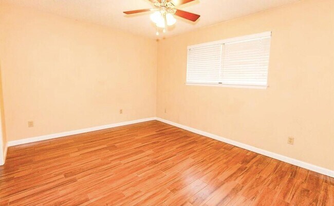 Building Photo - 112 Meteor Dr