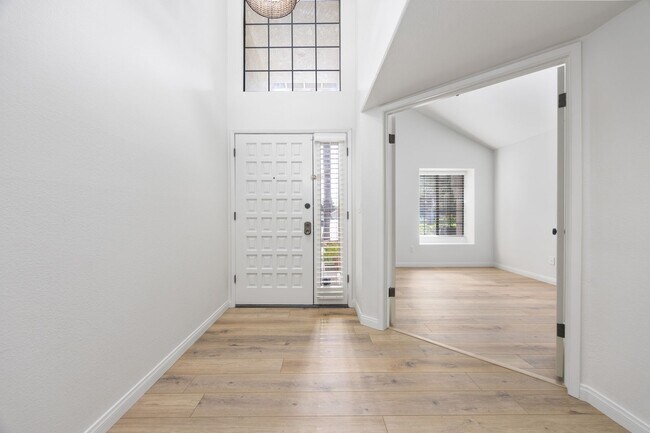 Foto del edificio - Beautiful Home in the Vineyards!