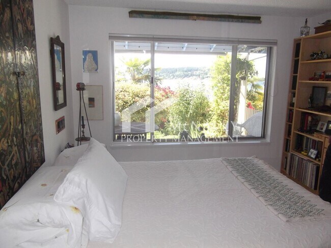 Foto del edificio - Beautiful 1 Bedroom Water View Condo