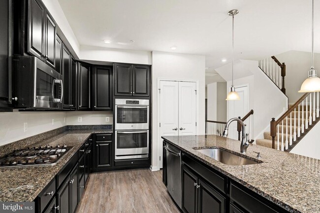 Building Photo - 3 Bed 2 Ba w/ Garage