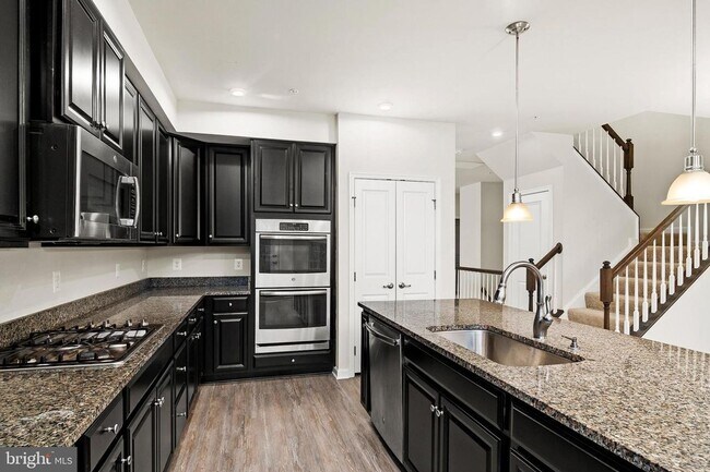 Foto del edificio - 3 Bed 2 Ba w/ Garage