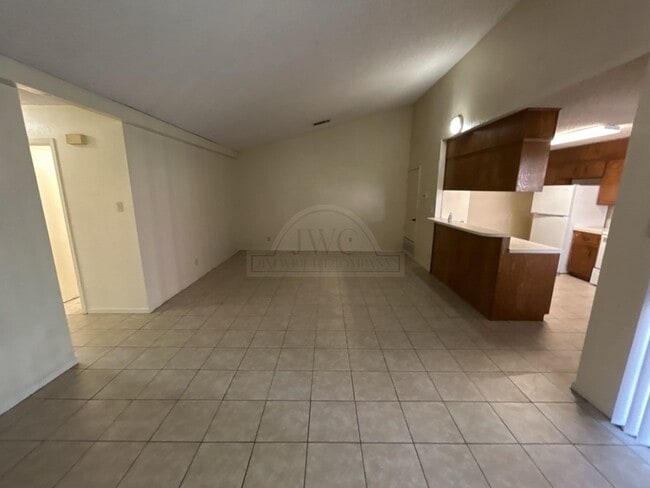 Building Photo - 1003 Eastside Dr