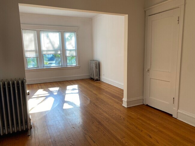 Foto del edificio - 1548 W Highland Ave