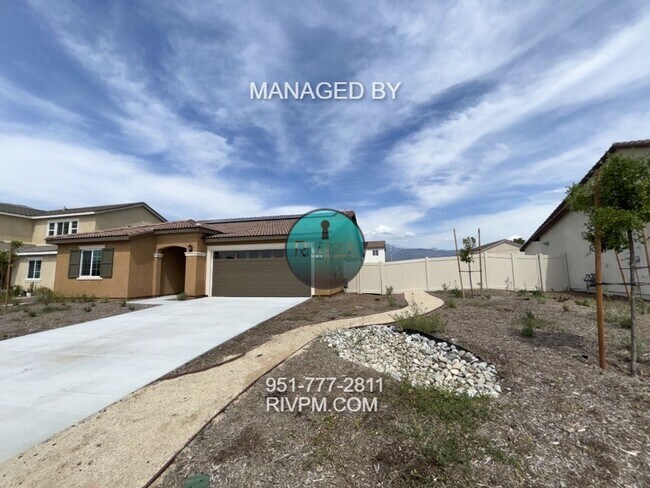 Building Photo - REMARKABLE RENTAL OPPORTUNITY IN SAN JACIN...