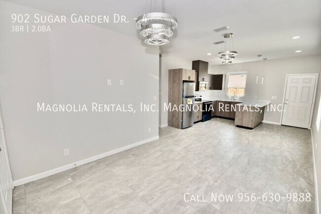 Building Photo - 902 Sugar Gdn Dr