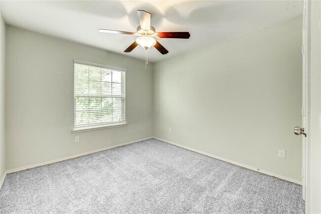Foto del edificio - 23815 Rivage Ridge Dr