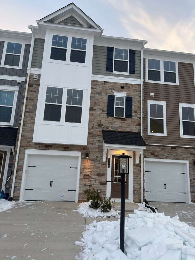 Building Photo - 464 Rivanna Hl Rd