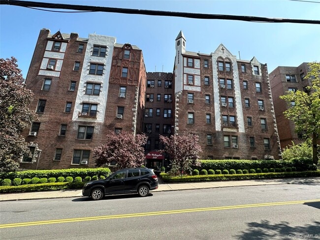 Building Photo - 312 Main St