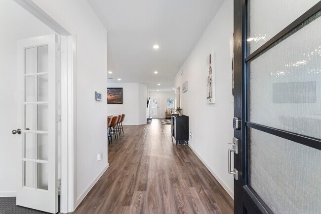 Foto del edificio - 3126 Stonebriar Dr