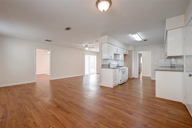 Foto del edificio - 5910 Sheringham St