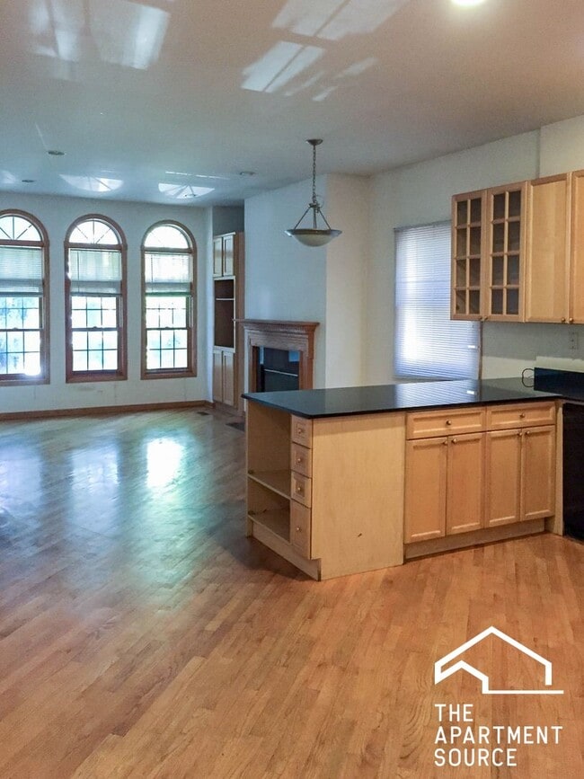 Foto del edificio - 2737 N Wayne Ave