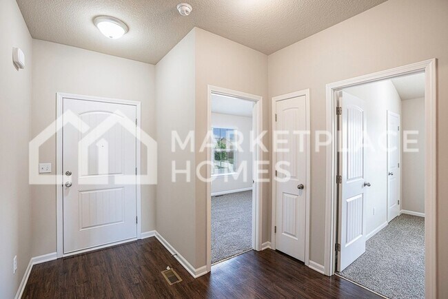 Building Photo - 708 S Cherry St