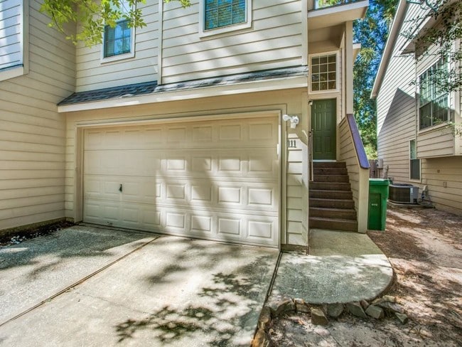Building Photo - 111 N Villa Oaks Dr