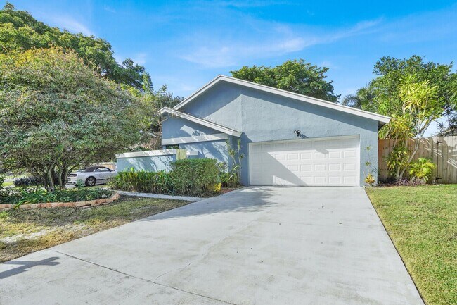 Foto del edificio - 940 Rainberry Lake Dr