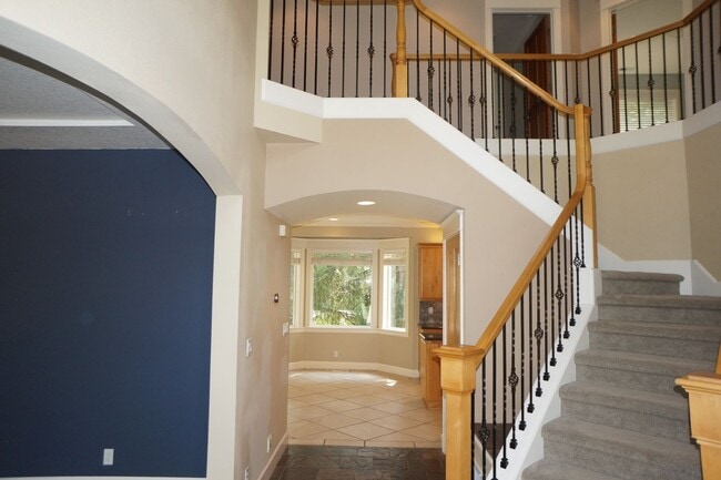 Building Photo - Spectacular NW Portland 4 bedroom with gue...
