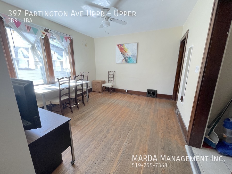 Primary Photo - COZY 3 BED/1 BATH UPPER UNIT BY UNIVERSITY...