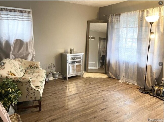 Foto del edificio - 11227 Packard Ave