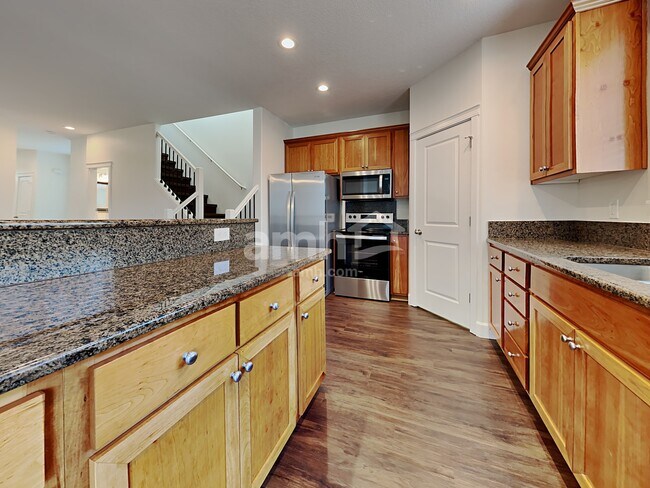 Building Photo - 10111 NE 28th Pl