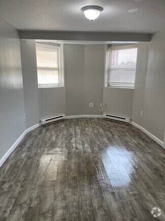 Building Photo - 463 Park Dr