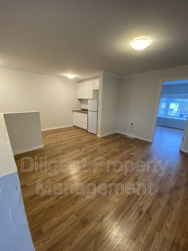 Building Photo - 612 Romaine St