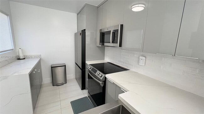 Building Photo - 1132 NW 125th Path