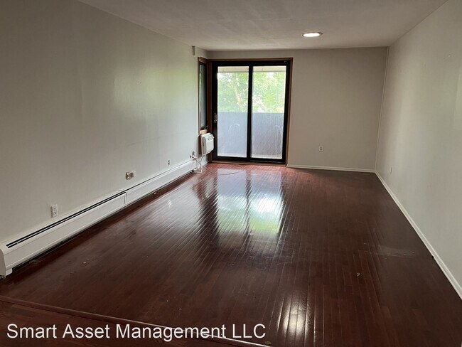 Building Photo - 1 br, 1 bath House - 2025 E Greenwich Ave ...