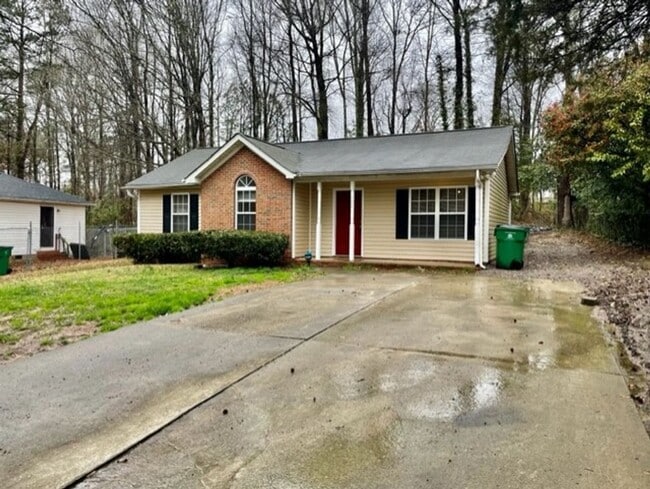 Foto del edificio - Adorable 3 bedroom 2 bath Ranch style home. Located in the Bridlewood community