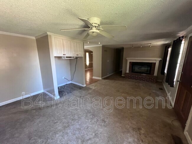 Building Photo - 140 Caston Cir