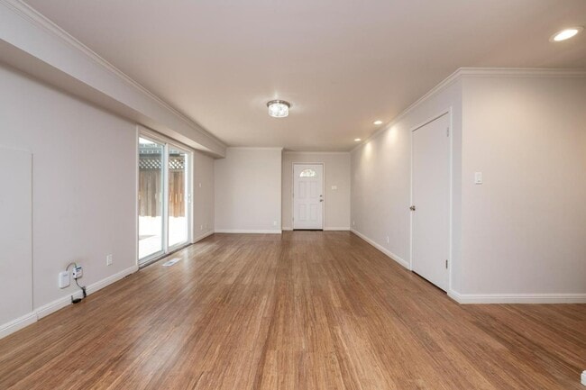 Building Photo - 605 Highland Ave