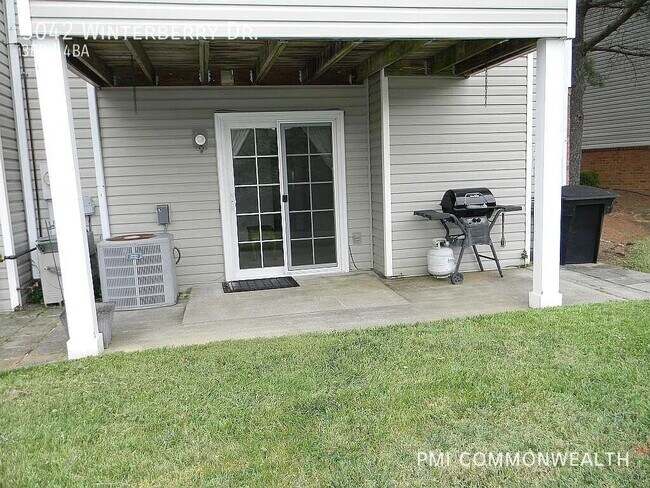 Foto del edificio - 3042 Winterberry Dr