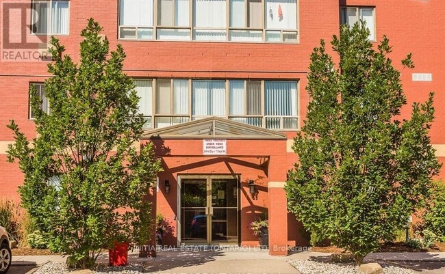 Photo du bâtiment - 95-895 Base Line Rd W