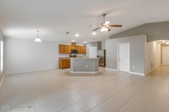 Foto del edificio - 883 Fairhaven St NE