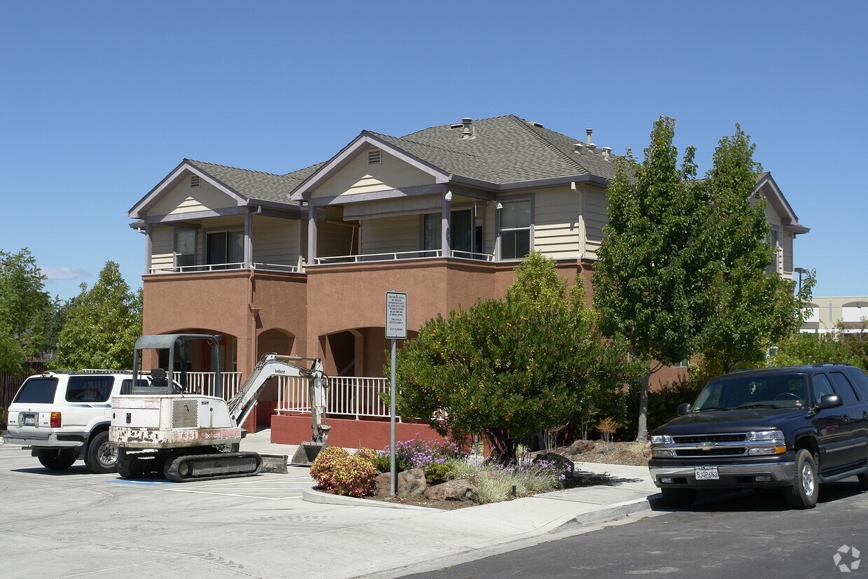 Building Photo - 815 San Pablo Ave